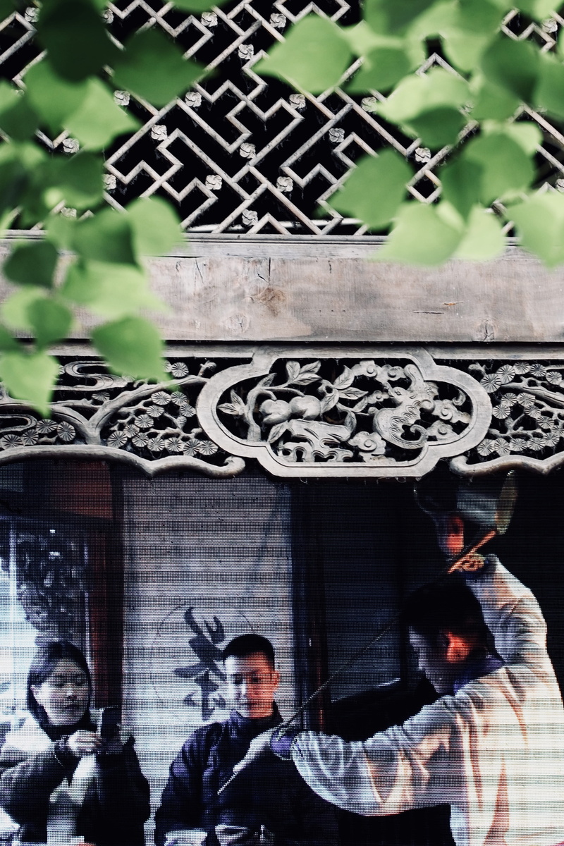 spirituality, people, china, width alley, religion, front view, lifestyles, focus on foreground, belief, men, 4K, built structure, real people, chengdu