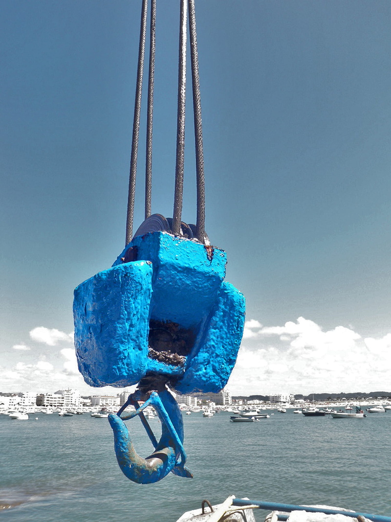 rope, outdoors, transportation, water, sailboat, sky, blue, hanging, guincho, guindaste, nature, sea, land, metal, no people, day, cloud - sky, pulley