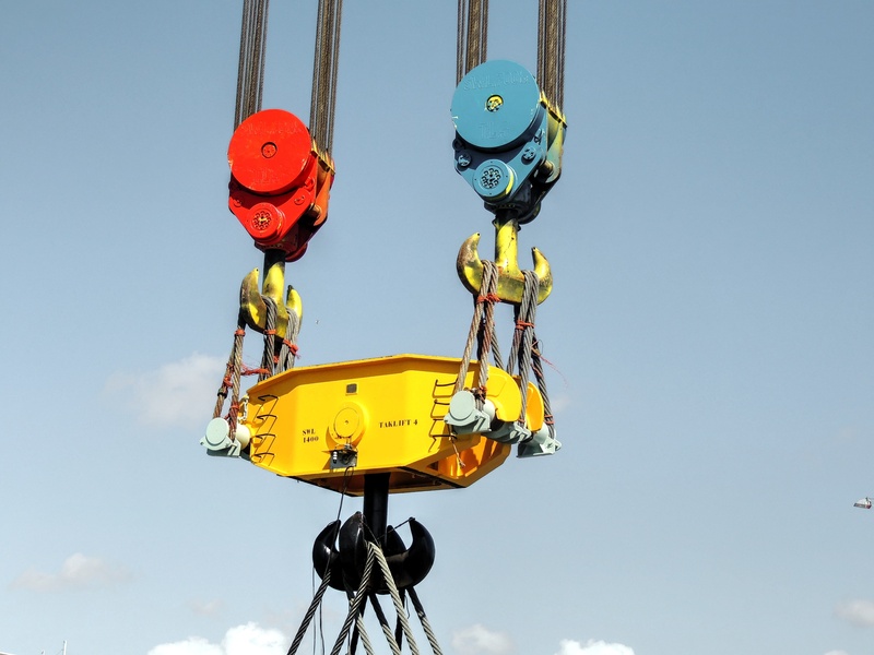 protection, taklift, day, hoisting, yellow, lighting equipment, cables, arts culture and entertainment, outdoors, nature, 2K, blue, pulley, low angle view