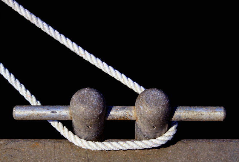indoors, transportation, shipping, tied up, close, ship accessories, still, rusty, investors, thaw, equipment, black background, chain, accessories, day