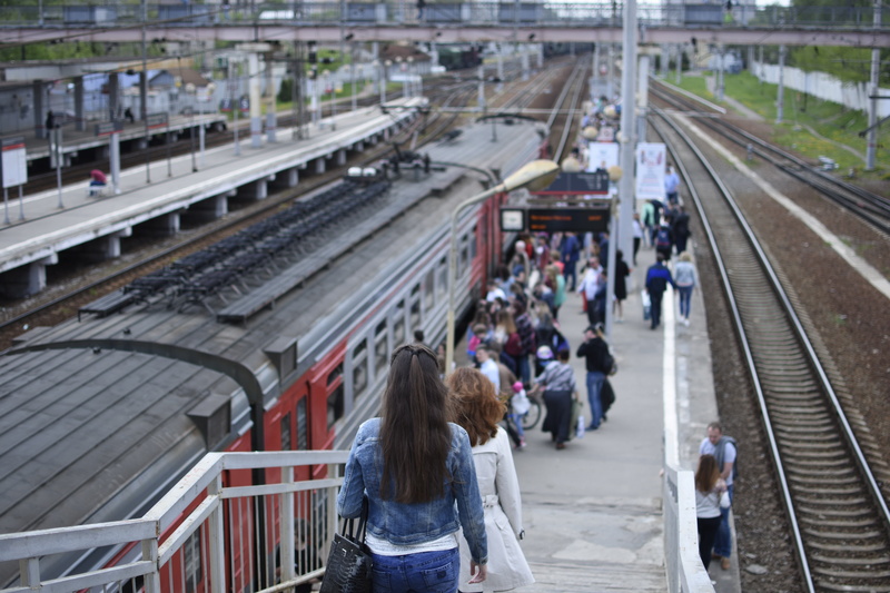 railroad Track, railroad station, track, women, 5K, rail transportation, railroad Station Platform, train, people Traveling, train - vehicle, outdoors