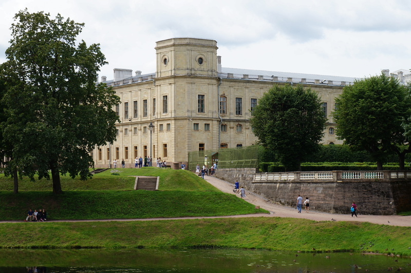 adult, outdoors, people, large group of people, great gatchina palace, pond, nature, 4K, gatchina, men, russia, tree, park, sky, crowd, plant, group of people