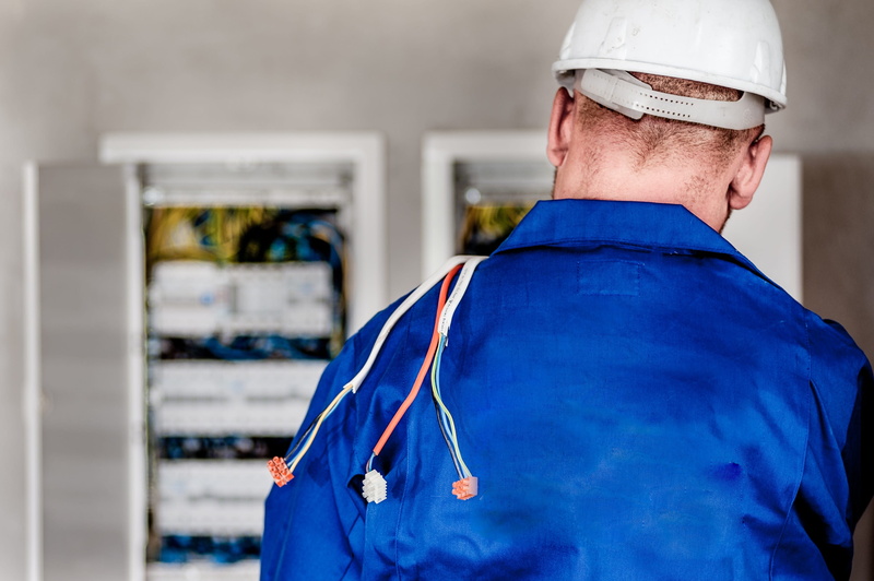 wires, construction, hard hat, repairs, safety, looking, hardhat, cables, males, building, skill, electricity, uniform, electrician, protection, hat, 2K