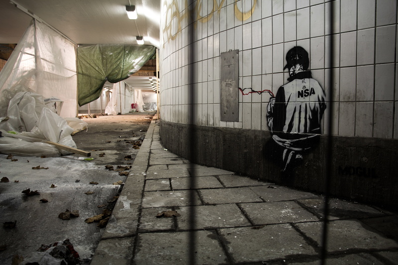 indoors, built structure, sunlight, city, real people, footpath, men, stockholm, architecture, clothing, 5K, adult, graffiti, wall - building feature