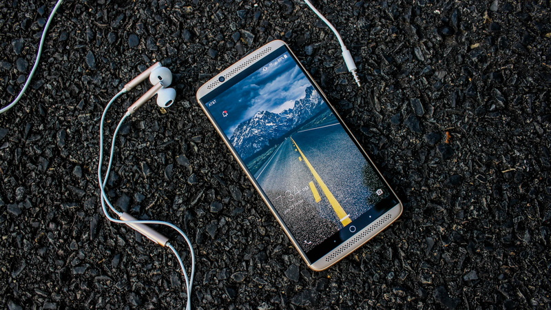 smartphone, gray, apple, MWC 2017, android, earbuds, 4K, ZTE Gigabit, best smartphones