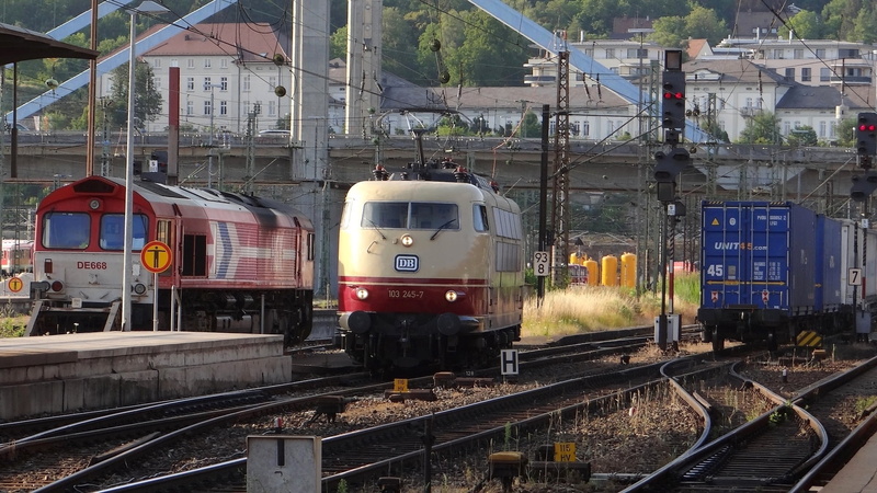 nature, freight train, 1080P, class de668, travel, locomotive, architecture, electricity, building exterior, railroad Track, train - vehicle, built structure