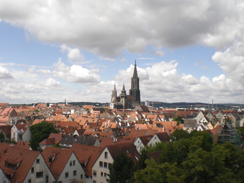 church, built structure, building exterior, Ulm, outdoors, building, residential district, cityscape, crowd, tower, religion, ulm cathedral, community
