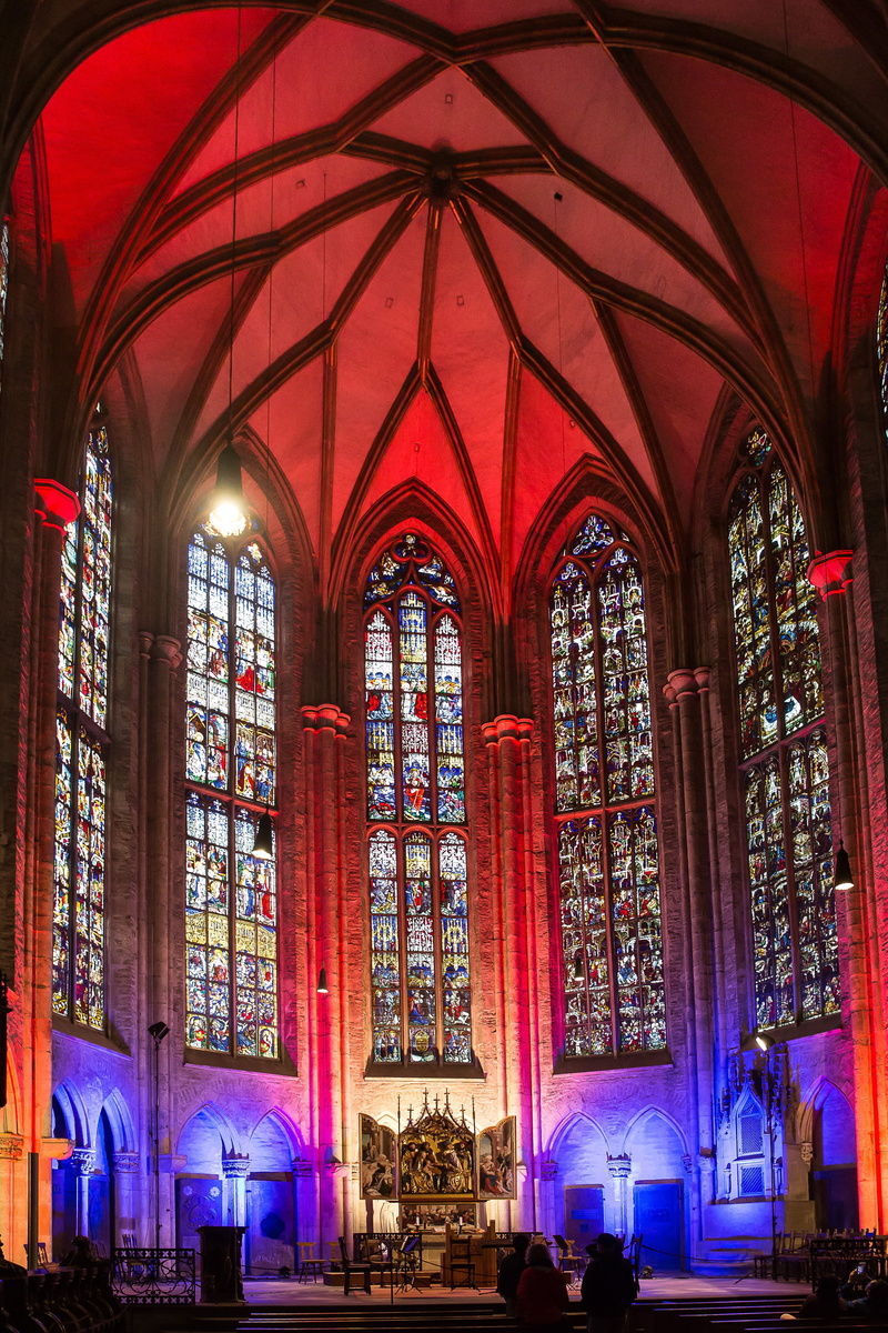 münster, glass, architectural column, group of people, ornate, window, place of worship, sanctuary, spirituality, ceiling, built structure, stained glass