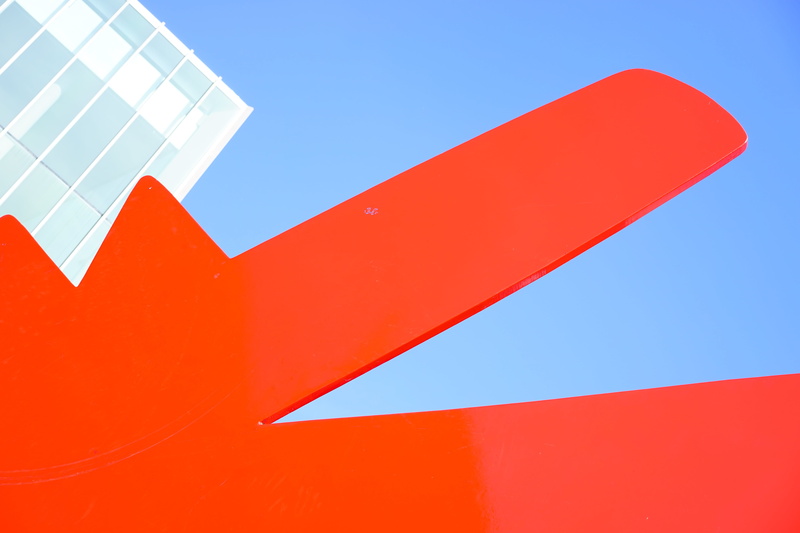 arrow symbol, art, communication, abstract, building, sky, architecture, nature, vibrant color, no people, shape, concrete, white color, modern, blue, 5K