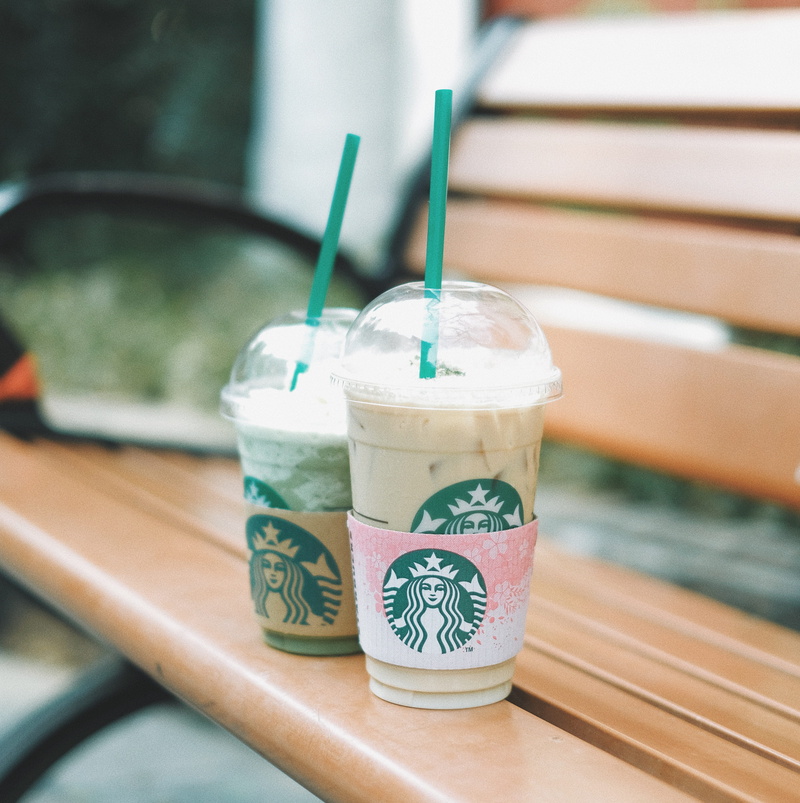 coffee sleeve, green, healthy eating, indoors, starbucks, straw, household equipment, pink, green straw, 4K, logo, business, table, drinking glass, drinking straw