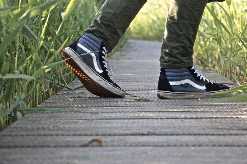 limb, outdoors, footpath, human foot, wearing, go for a walk, one man only, feet, leisure activity, idyllic, green color, low section, Vans, human leg