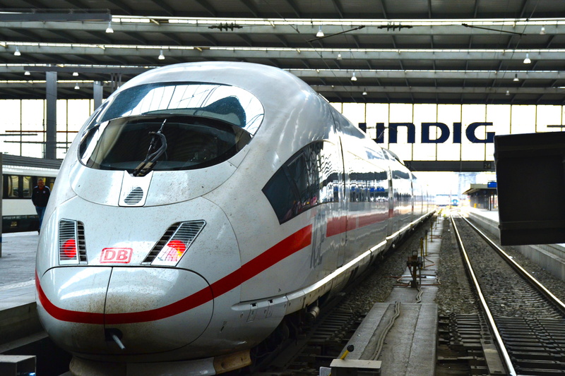 outdoors, rail transportation, train, railroad track, sign, münchen hauptbahnhof, railroad station platform, public transportation, Db, no people, architecture