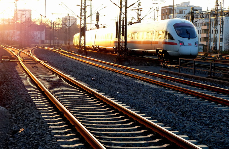 power supply, public transportation, railroad car, architecture, train - vehicle, ice, 2K, rail traffic, travel, gleise, railroad station platform, no people