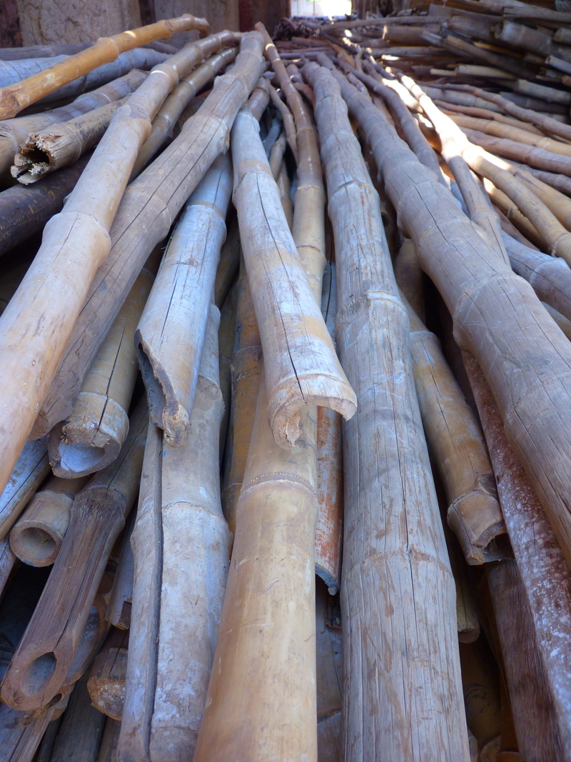 freshness, stack, market, bamboo rod, backgrounds, wood - material, large group of objects, raw food, abundance, day, outdoors, fishing industry, full frame