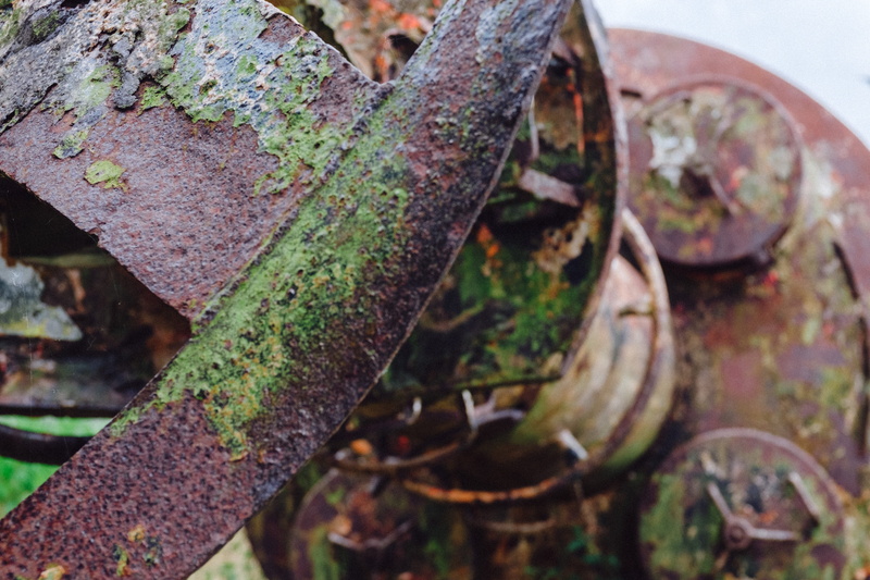 nature, closeup, abandoned, red, retro, detail, color, day, parts, 4K, grunge, iron, damaged, design, decline, construction, moss, brown, metal, rust