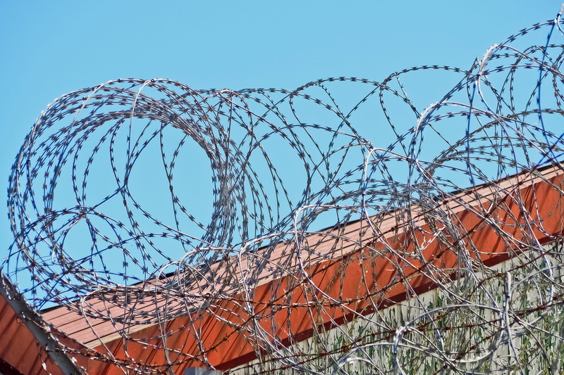 pink, fenced, protect, fencing, 4K, demarcation, razor wire, site backup, sky, building exterior, backup, blue, pointed, no people, barbed wire, border