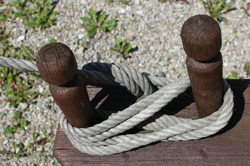 wood, 2K, knitting, pair, high angle view, detention, day, Cordage, nature, node set, boot, close up, Fixing, textile, ship accessories, focus on foreground