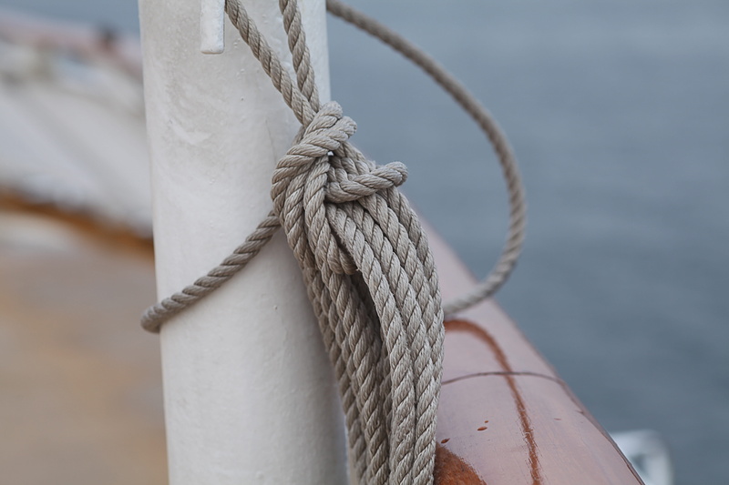 post, tied knot, hold tight, ship traffic jams, connection, focus on foreground, day, fixing, woven, metal, no people, water, transportation, wooden post