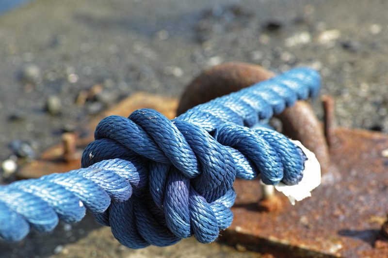 close, detail shots, perspective, beach, day, nature, focus on foreground, bracket, macro, beautiful, connect, selective focus, solid, rope, copy space