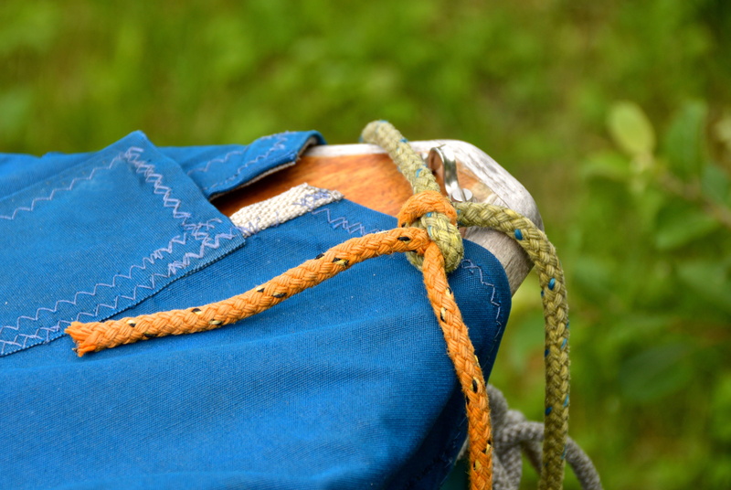 selective focus, material, day, eyelet, maritime, close up, knot, old, absence, fixing, dew, clothing, photo, group of objects, seam, no people, outdoors