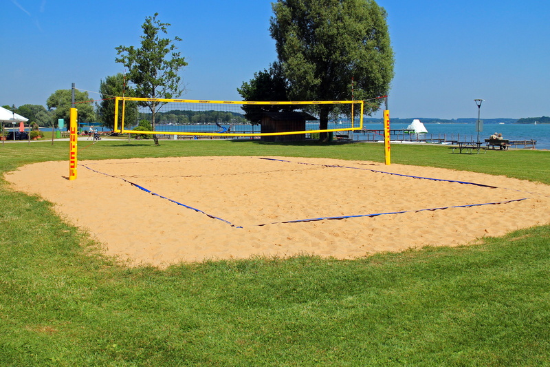 daytime, sky, park, team Sports, recreational Pursuit, Volleyball, 4K, Playing Field, court, network, absence, day, sports And Fitness, green Color, outdoors