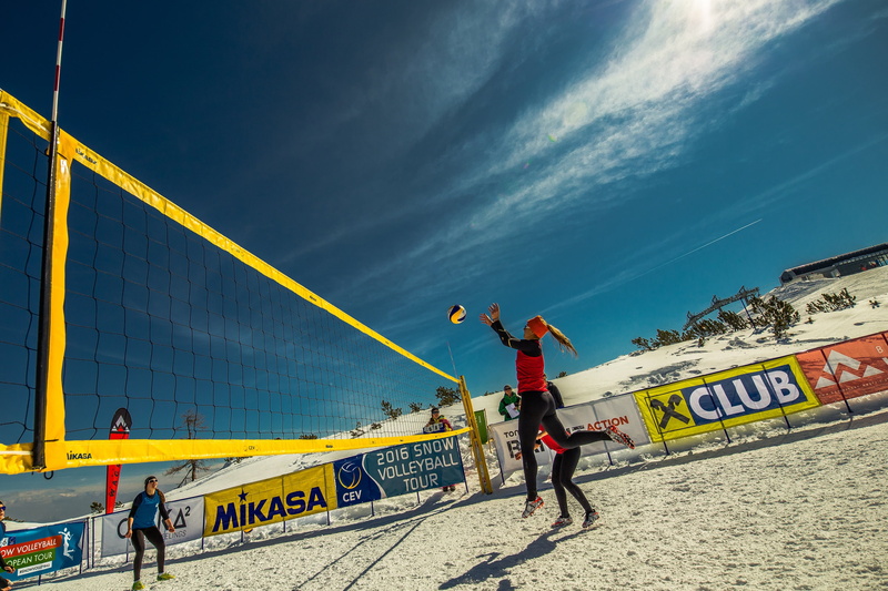 athlete, lifestyles, ski run, sport, motion, playing, architecture, snow volleyball, built structure, flying-mozart, day, wagrain, effort, volleyball, volley