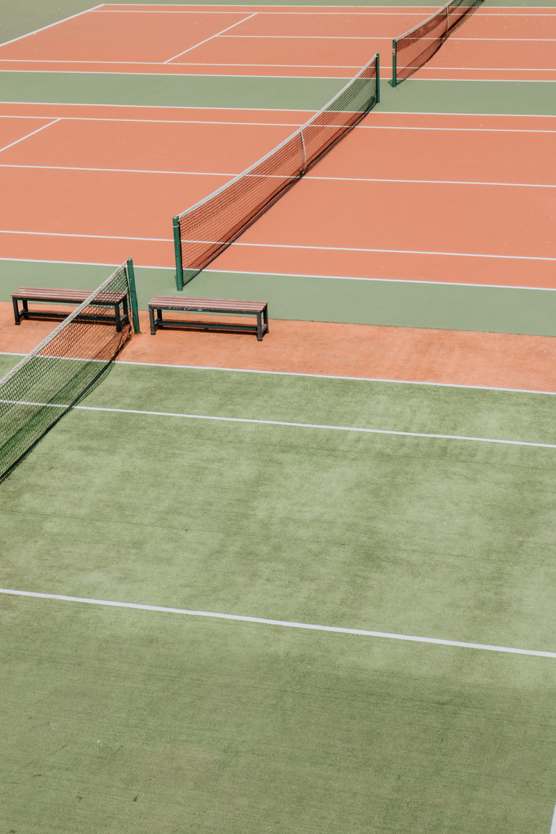 sunlight, nature, empty, competitive sport, outdoors, single line, running track, absence, competition, green color, court, track and field, yard line - sport