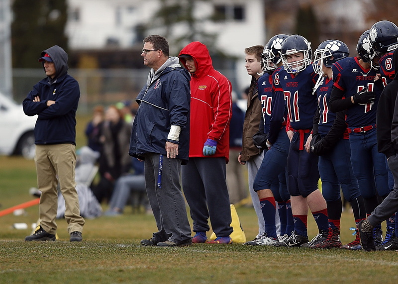 people, young adult, adult, players, uniform, grass, observing, cooperation, day, medium group of people, coach, outdoors, government, focus, boys, 1080P