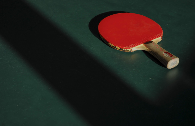 leisure Activity, hobbies, brown, table, sports Equipment, recreational Pursuit, 2K, shadow, playing, green, racket, single Object, leisure Games, red