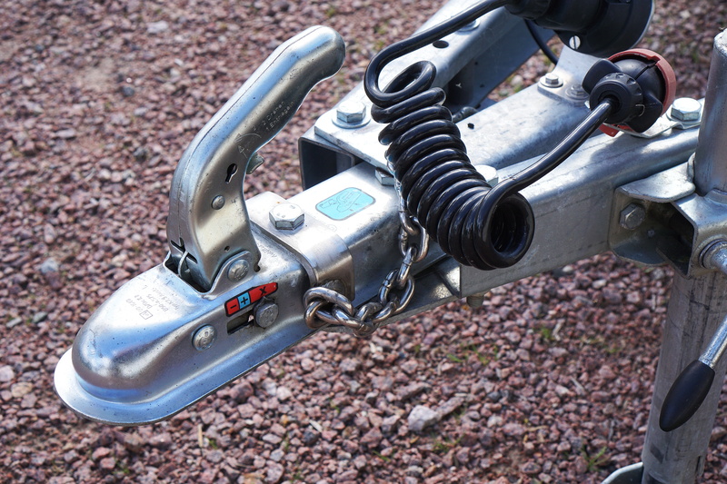 trailer coupling, field, transportation, clutch, towbar, tool, gray, silver colored, nature, no people, focus on foreground, mode of transportation, trailers