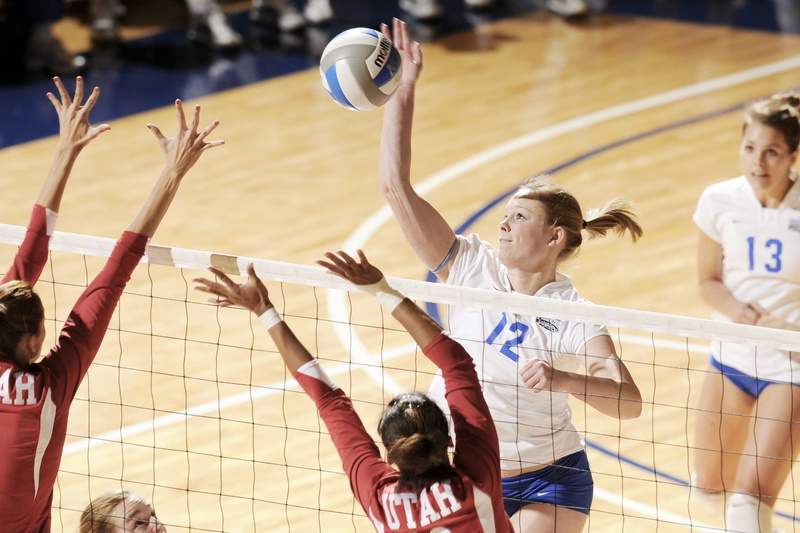 leisure activity, clothing, womens, players, volleyball, arms raised, real people, athletes, athlete, competition, court, teams, indoors, sports clothing