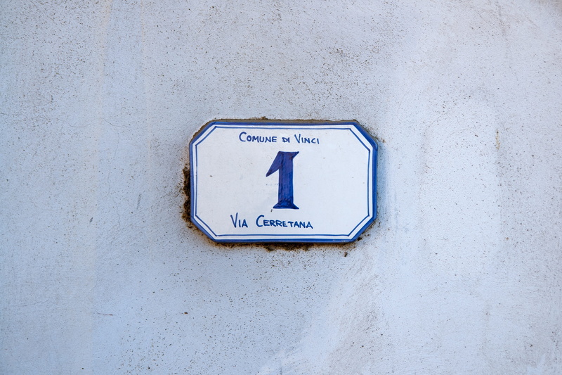 wall, information sign, emblem, concrete, house, old, day, white, wall - building feature, house number 1, street, shape, logo, 2K, architectural, communication
