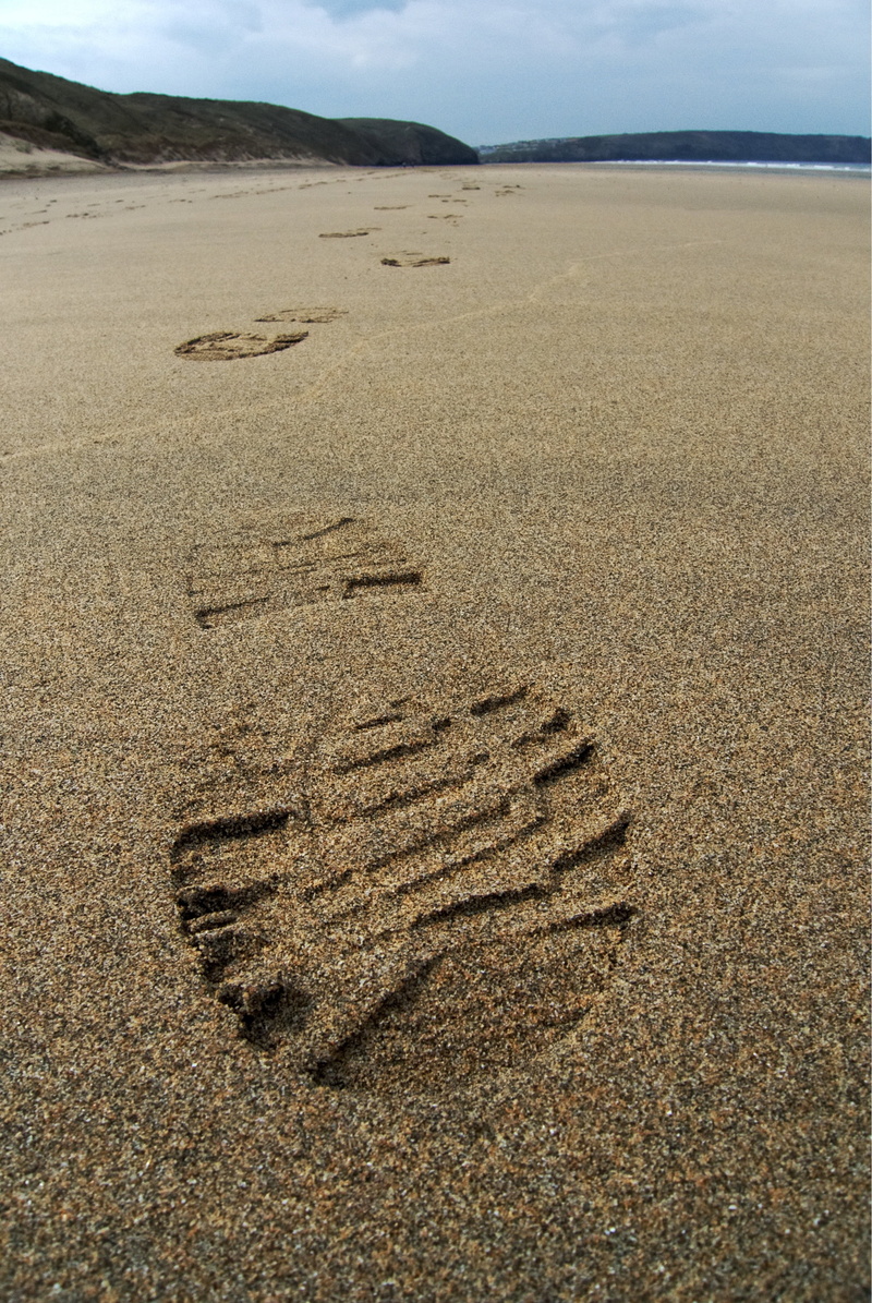escape, distance, scenics - nature, photography, outdoors, non-urban scene, tread, land, no people, sea, explore, step, landscape, walk, evidence, mountain