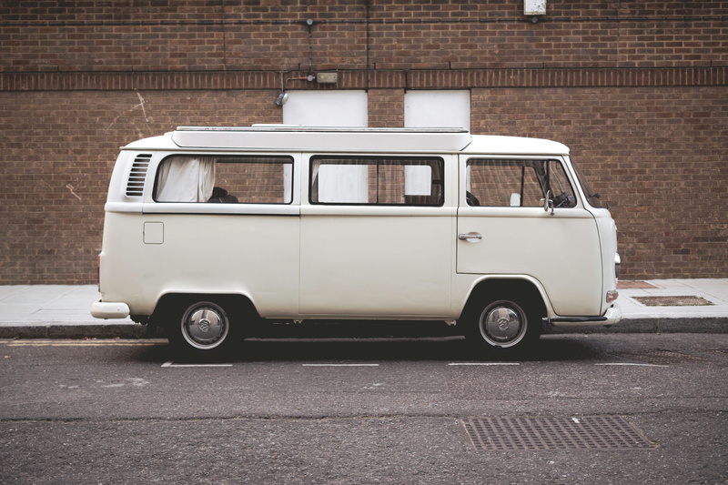 built structure, land Vehicle, city, building exterior, 5K, mode of transportation, obsolete, old-fashioned, retro Styled, parking, white, transportation