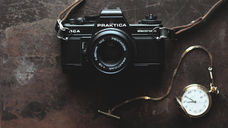 clock, watch, praktika, colored, obsolete, digital camera, photographing, retro Styled, technology, indoors, every day, 4K, no people, camera - Photographic Equipment