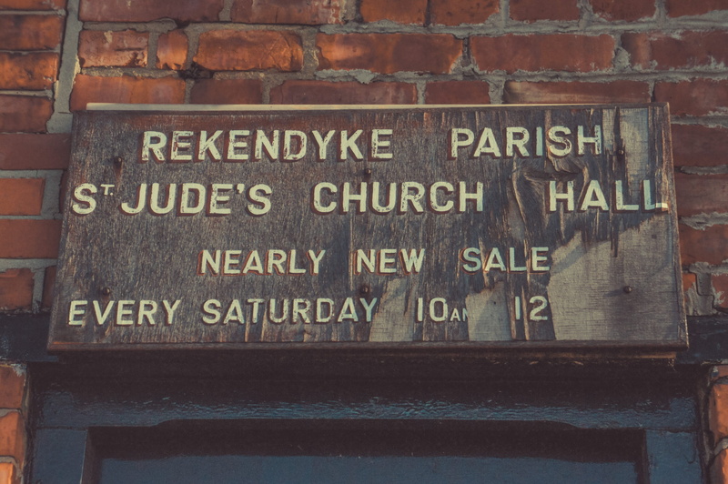 2K, brick, england, signage, jude, capital letter, communication, wall - building feature, vintage, brown, mounted, text, brick wall, sign, famous Place
