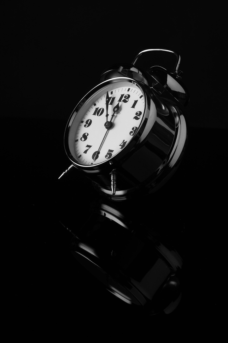 circle, black background, analog, reflection, number, still life, close-up, cut out, 4K, studio shot, instrument of time, alarm, black, shape, time, communication