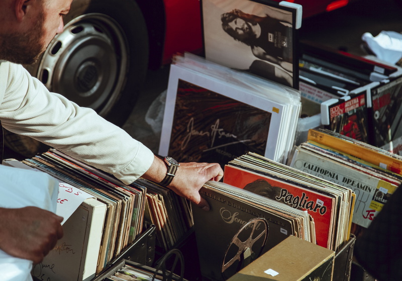 album, vinyl, human hand, old, record, retail, person, piano, finger, people, hand, vintage, arts culture and entertainment, 5K, boxes, musical instrument