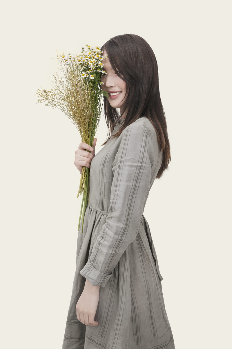 long, dress, bouquet, white, chamomile, portrait, holding, wearing, long hair, smiling, standing, women, black, fashion, gray, sleeved, hair, hairstyle