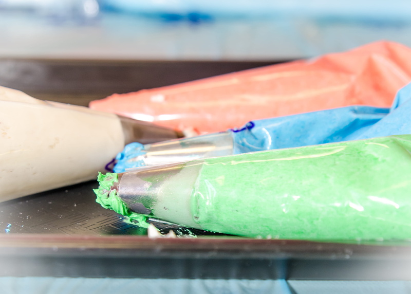 cake, focus on foreground, choice, plastic, cupcake, healthcare and medicine, 2K, backing, close-up, blue, selective focus, container, dieting, bag, still life