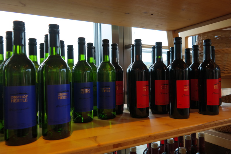 variation, bottle, red, wine bottle, shelf, 5K, bottles, wine sale, indoors, green, side by side, food and drink, closure, alcohol, in a row, day, Red Wine