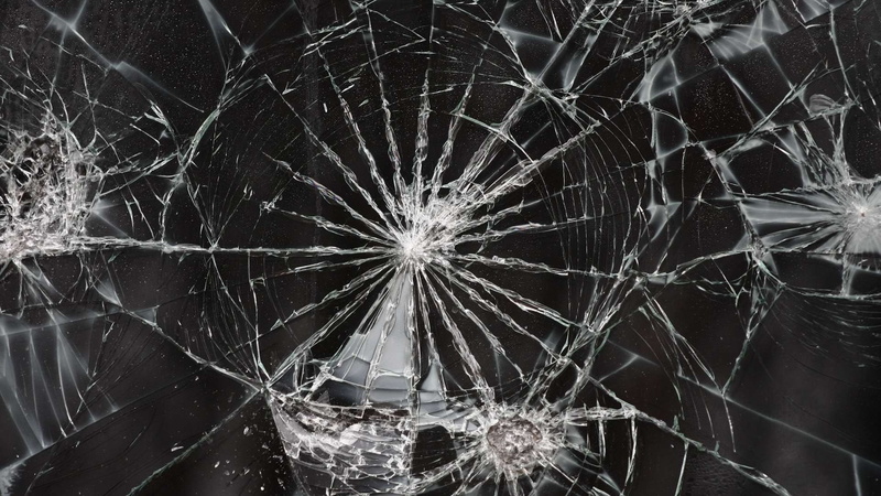 cracked screen, 1080P