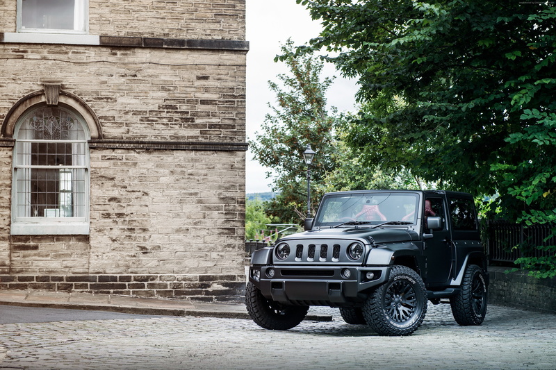 street, land vehicle, parking, building exterior, 2K, SUV, transportation, no people, Black Hawk Edition, motor vehicle, nature, outdoors, day, plant