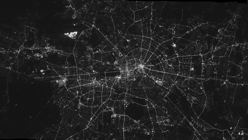 tree, spider web, demolished, complexity, no people, bare tree, textured effect, dirt, berlin aerial view, outdoors, fragility, old, pattern, dark, backgrounds