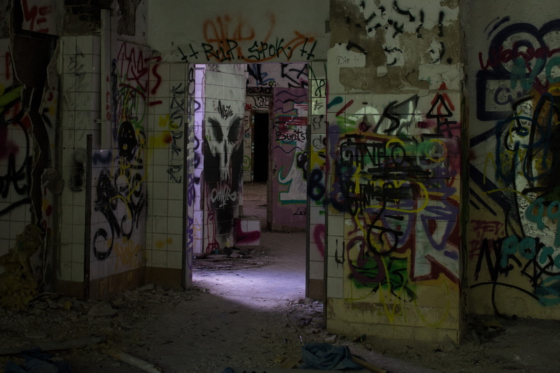 wall - building feature, old, run-down, damaged, dirt, architecture, bad condition, berlin, creativity, abandoned place, building, outdoors, no people