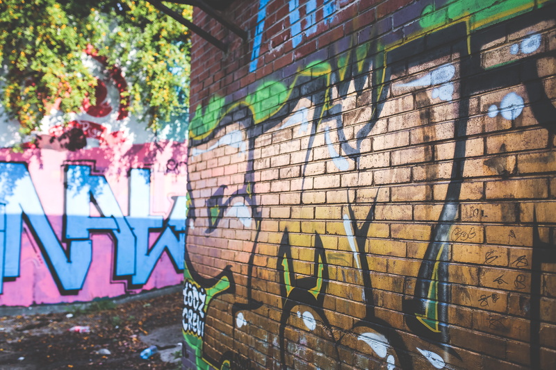 brick, spray, text, urban, messy, 5K, multi colored, design, illegal, mural, outdoors, day, built structure, building exterior, brick wall, building, tree