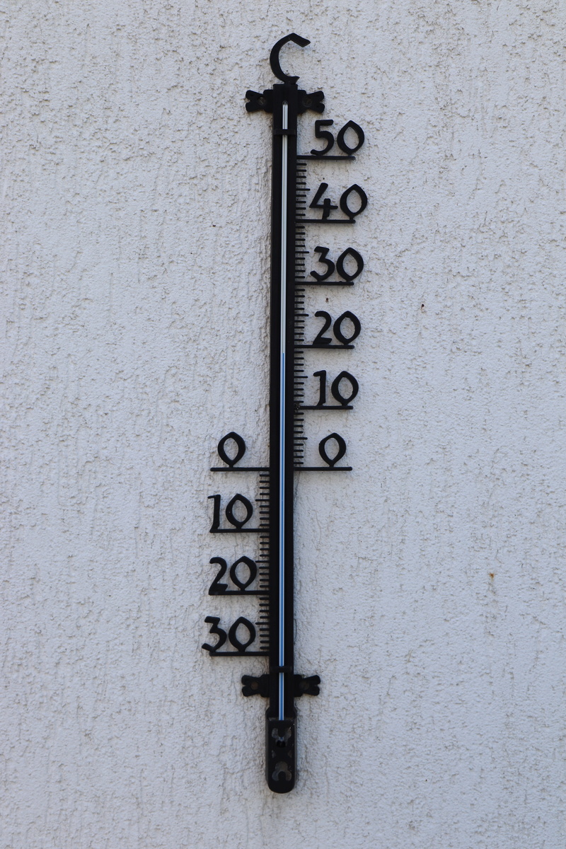 degree, 50, 30, scale, 10, western script, metal, text, c, accuracy, textured, temperature, indoors, the outside temperature, 20, white color, celsius