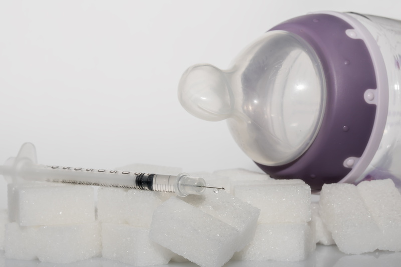 pension, close-up, medicine, injecting, studio shot, drink, medical, water bottle, care, number, sharp, diet, bless you, still life, diabetes in infant