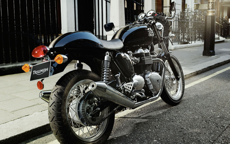 footpath, architecture, silver, motorcycle, scooter, 1080P, Triumph, motor vehicle, building exterior, transportation, road, Triumph Thruxton, mode of transportation