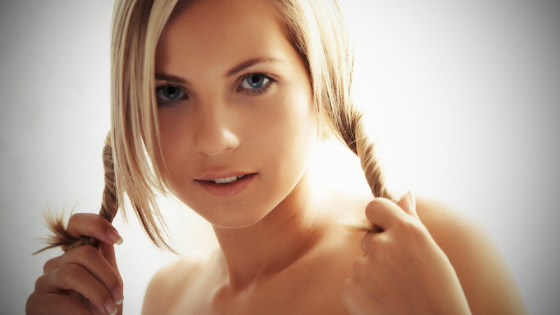 hair, beauty, young adult, hairstyle, close-up, body part, hand, one person, adult, holding, blonde, headshot, human face, indoors, young women, Jenni Gregg